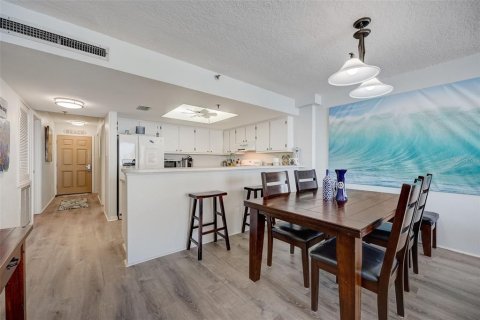 Condo in New Smyrna Beach, Florida, 2 bedrooms  № 1719259 - photo 12
