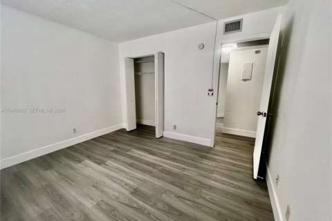 Copropriété à vendre à Coral Springs, Floride: 2 chambres, 93.46 m2 № 2005904 - photo 18