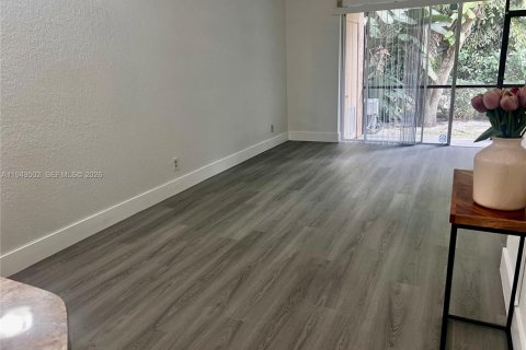 Copropriété à vendre à Coral Springs, Floride: 2 chambres, 93.46 m2 № 2005904 - photo 3