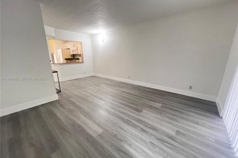 Copropriété à vendre à Coral Springs, Floride: 2 chambres, 93.46 m2 № 2005904 - photo 11