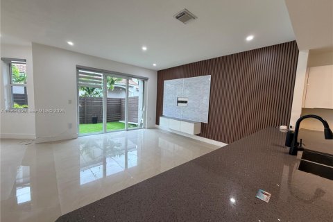 Villa ou maison à louer à Doral, Floride: 4 chambres, 200.2 m2 № 2009436 - photo 5