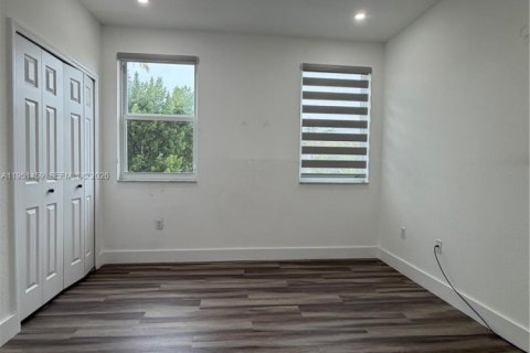 Villa ou maison à louer à Doral, Floride: 4 chambres, 200.2 m2 № 2009436 - photo 13