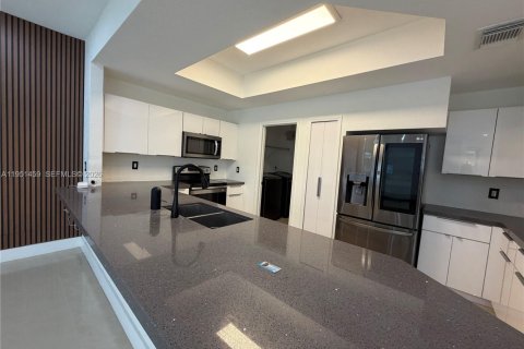 Villa ou maison à louer à Doral, Floride: 4 chambres, 200.2 m2 № 2009436 - photo 7