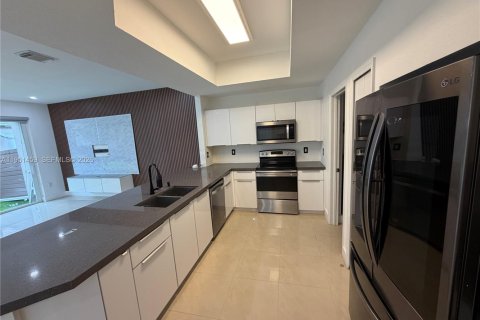 Villa ou maison à louer à Doral, Floride: 4 chambres, 200.2 m2 № 2009436 - photo 8