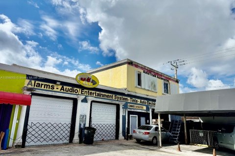 Commercial property in Hialeah, Florida № 1950545 - photo 6