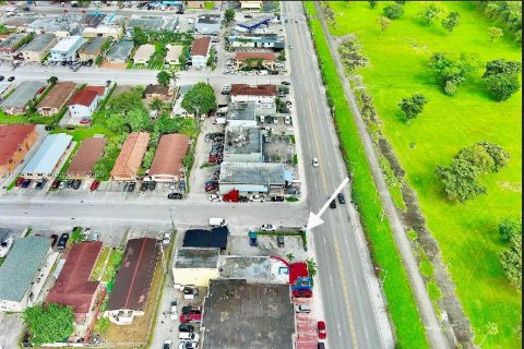 Propiedad comercial en venta en Hialeah, Florida № 1950545 - foto 14