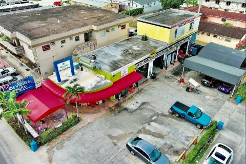 Propiedad comercial en venta en Hialeah, Florida № 1950545 - foto 1