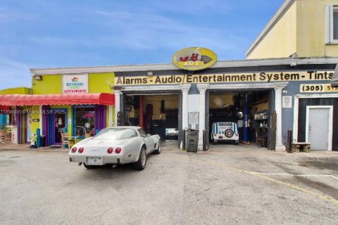 Propiedad comercial en venta en Hialeah, Florida № 1950545 - foto 2