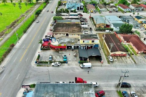 Propiedad comercial en venta en Hialeah, Florida № 1950545 - foto 8