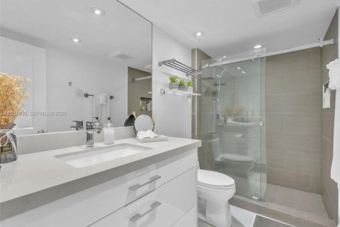 Condo in Aventura, Florida, 2 bedrooms  № 2244700 - photo 9