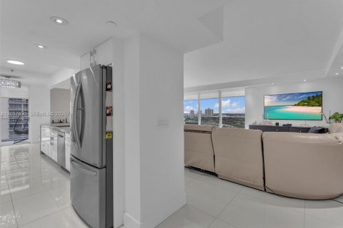 Condo in Aventura, Florida, 2 bedrooms  № 2244700 - photo 19