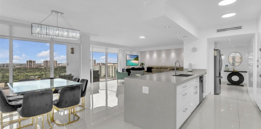 Condo in Aventura, Florida, 2 bedrooms  № 2244700