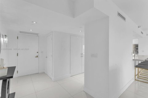 Condo in Aventura, Florida, 2 bedrooms  № 2244700 - photo 5