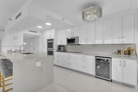 Condo in Aventura, Florida, 2 bedrooms  № 2244700 - photo 3