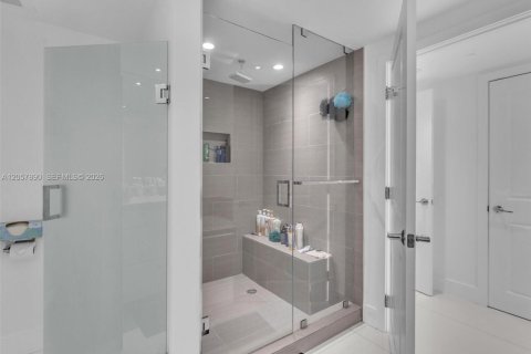 Condo in Aventura, Florida, 2 bedrooms  № 2244700 - photo 16
