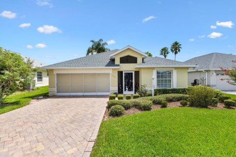 House in Summerfield, Florida 2 bedrooms, 142.98 sq.m. № 1884359 - photo 1