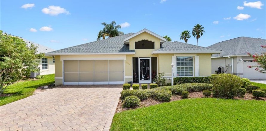 House in Summerfield, Florida 2 bedrooms, 142.98 sq.m. № 1884359