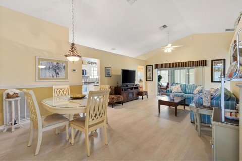 House in Summerfield, Florida 2 bedrooms, 142.98 sq.m. № 1884359 - photo 3