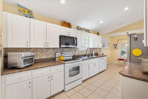 House in Summerfield, Florida 2 bedrooms, 142.98 sq.m. № 1884359 - photo 8