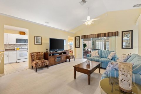House in Summerfield, Florida 2 bedrooms, 142.98 sq.m. № 1884359 - photo 4