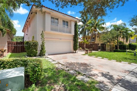 House in Davie, Florida 4 bedrooms, 235.41 sq.m. № 1842361 - photo 2