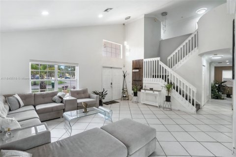 House in Davie, Florida 4 bedrooms, 235.41 sq.m. № 1842361 - photo 3
