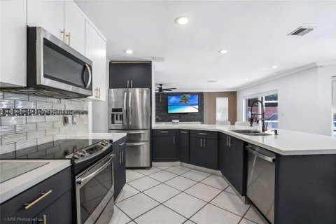 House in Davie, Florida 4 bedrooms, 235.41 sq.m. № 1842361 - photo 8