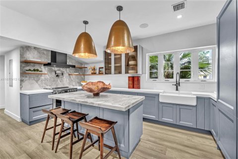 House in Hollywood, Florida 4 bedrooms, 244.33 sq.m. № 1930244 - photo 2