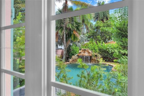 House in Hollywood, Florida 4 bedrooms, 244.33 sq.m. № 1930244 - photo 23