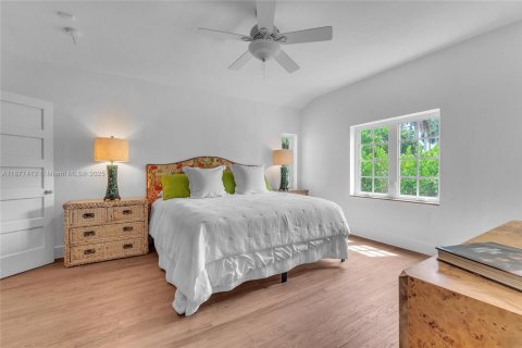 House in Hollywood, Florida 4 bedrooms, 244.33 sq.m. № 1930244 - photo 26