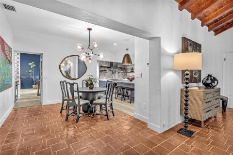 House in Hollywood, Florida 4 bedrooms, 244.33 sq.m. № 1930244 - photo 12