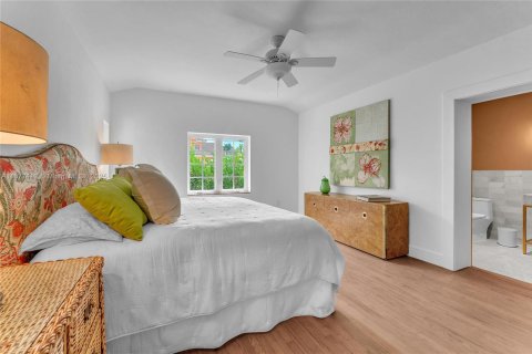 House in Hollywood, Florida 4 bedrooms, 244.33 sq.m. № 1930244 - photo 25