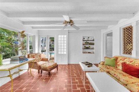 House in Hollywood, Florida 4 bedrooms, 244.33 sq.m. № 1930244 - photo 4