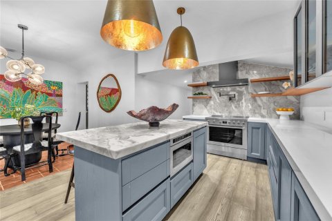 House in Hollywood, Florida 4 bedrooms, 244.33 sq.m. № 1930244 - photo 7