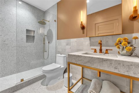 House in Hollywood, Florida 4 bedrooms, 244.33 sq.m. № 1930244 - photo 27