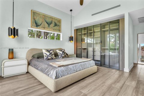 House in Hollywood, Florida 4 bedrooms, 244.33 sq.m. № 1930244 - photo 28
