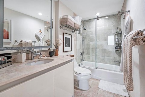 Condo in Miami Beach, Florida, 2 bedrooms  № 2186152 - photo 27