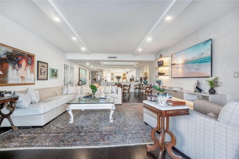 Condo in Miami Beach, Florida, 2 bedrooms  № 2186152 - photo 8