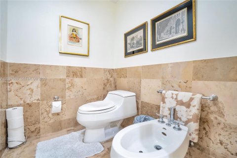 Condo in Miami Beach, Florida, 2 bedrooms  № 2186152 - photo 23