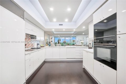 Condo in Miami Beach, Florida, 2 bedrooms  № 2186152 - photo 17