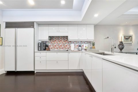 Condo in Miami Beach, Florida, 2 bedrooms  № 2186152 - photo 13