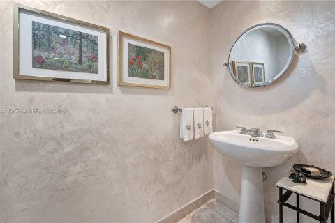 Condo in Miami Beach, Florida, 2 bedrooms  № 2186152 - photo 26