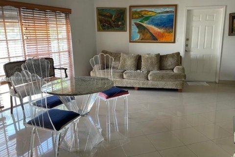 Villa ou maison à vendre à Miami, Floride: 3 chambres, 247.96 m2 № 1839096 - photo 12