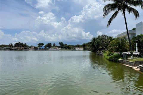 Villa ou maison à vendre à Miami, Floride: 3 chambres, 247.96 m2 № 1839096 - photo 28