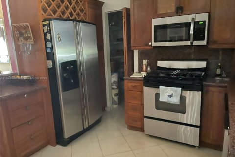 Villa ou maison à vendre à Miami, Floride: 3 chambres, 247.96 m2 № 1839096 - photo 2