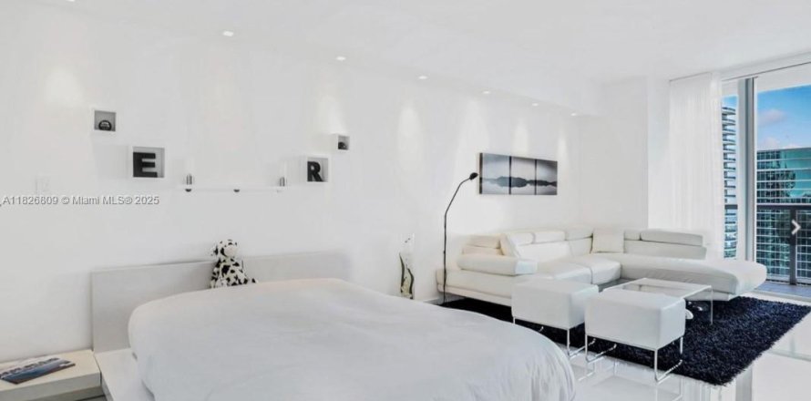 Estudio en el Condominio en Miami, Florida № 1797503
