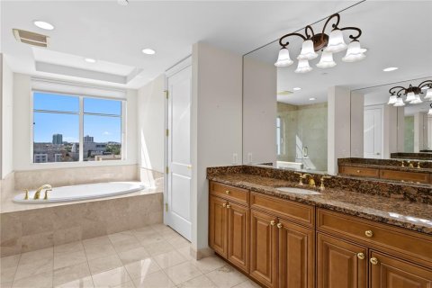 Condo in Saint Petersburg, Florida, 2 bedrooms № 2222442 - photo 25
