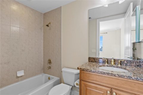 Condo in Saint Petersburg, Florida, 2 bedrooms № 2222442 - photo 27