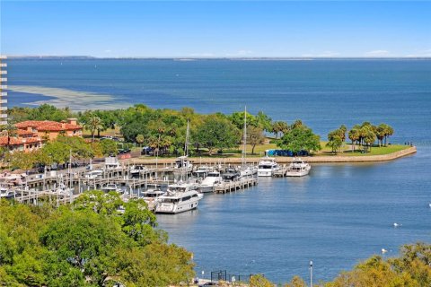 Condo in Saint Petersburg, Florida, 2 bedrooms № 2222442 - photo 6