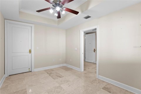Condo in Saint Petersburg, Florida, 2 bedrooms № 2222442 - photo 26